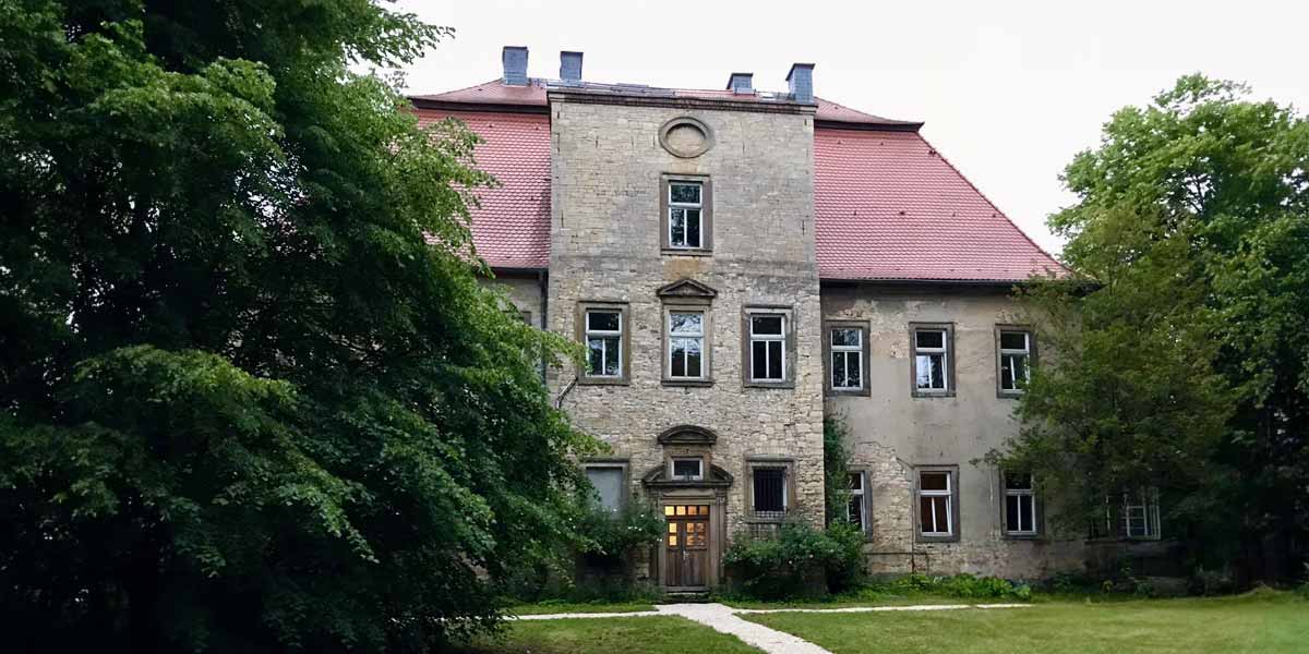 Yoga Retreat Schloss Lichthof im Sommer