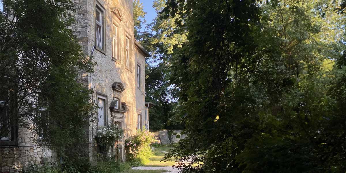 Yoga Retreat Schloss Lichthof im Sommer