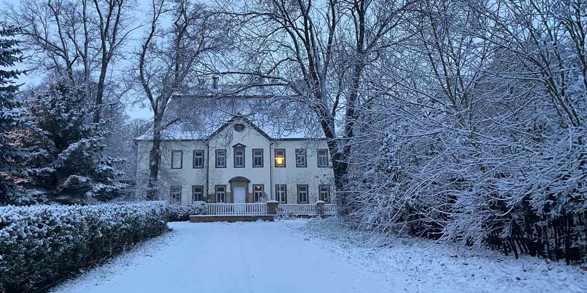 Yoga Retreat Schloss Lichthof im Winter